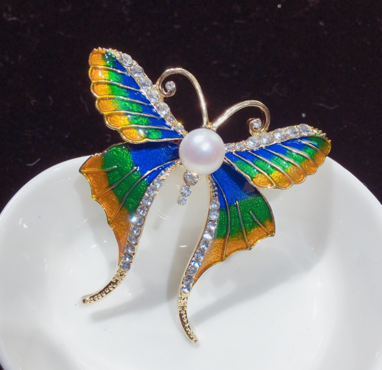 Niki Ice Butterfly Brooch is Modern Jewelry delight for Your New Attitude